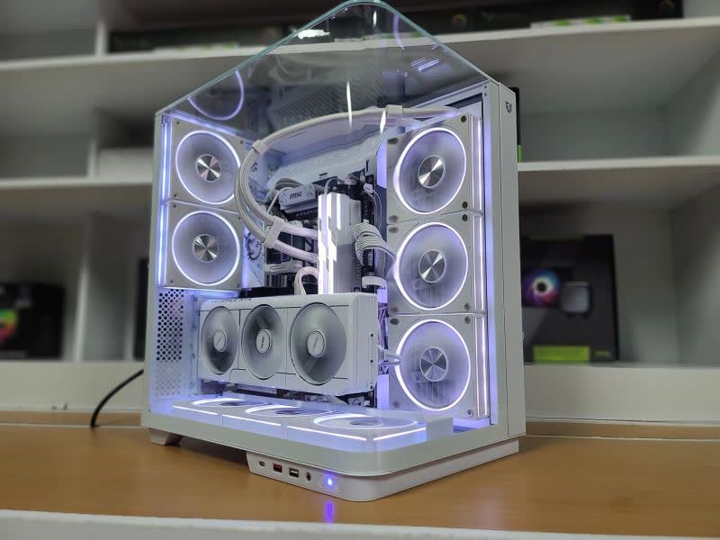 Trabajo de reparación en el taller de CNETWORK